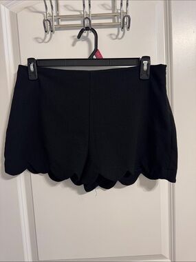 Monteau Black Scallop-Hem High-Waist Shorts